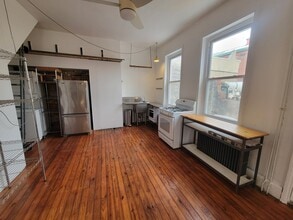 247 E Allen St in Philadelphia, PA - Foto de edificio - Building Photo