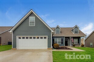 718 W Coker Way in Spring Hill, TN - Building Photo