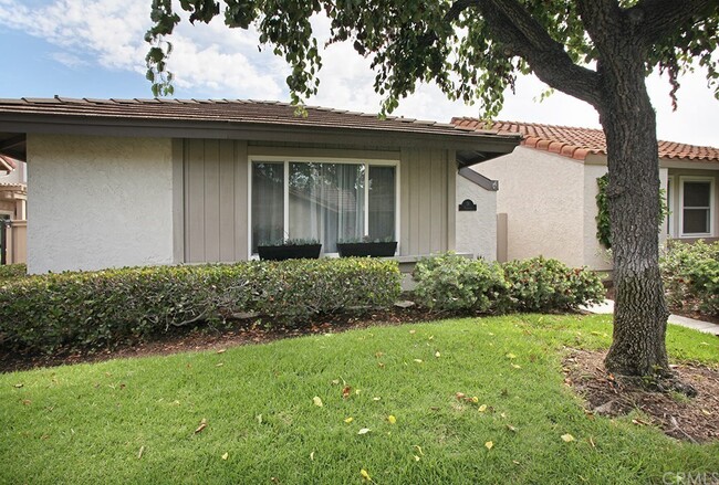 78 Tangerine in Irvine, CA - Foto de edificio - Building Photo