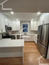 21 Shepard St, Unit 1 in Boston, MA - Foto de edificio - Building Photo