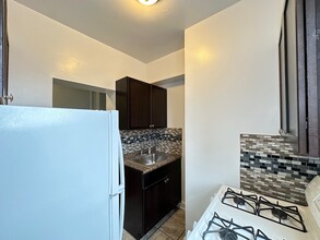 1367 W Estes Ave in Chicago, IL - Building Photo - Building Photo