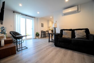 8307 1/2 Kittyhawk Ave in Los Angeles, CA - Building Photo - Building Photo