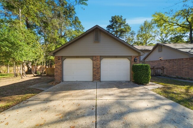 22 E Willowood Ct in The Woodlands, TX - Building Photo - Building Photo