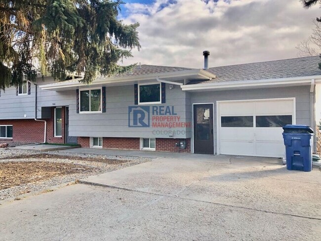 property at 906 W South 1st St