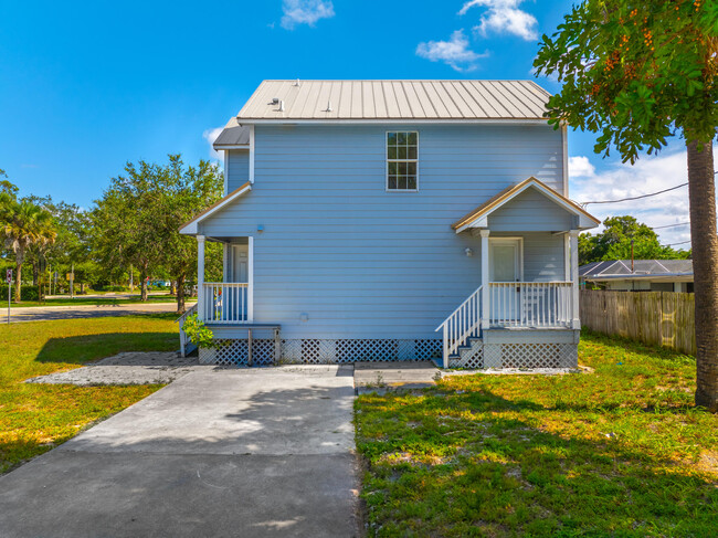 901 Ohio Ave in Fort Pierce, FL - Building Photo - Building Photo