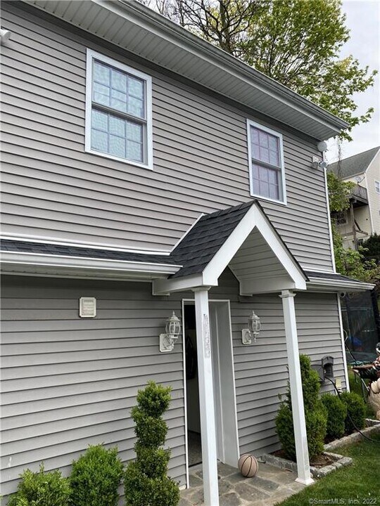 40 Gerry St in Greenwich, CT - Building Photo