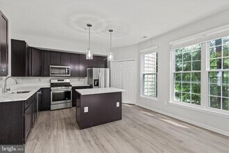 1 Harbour Heights Dr in Annapolis, MD - Building Photo - Building Photo