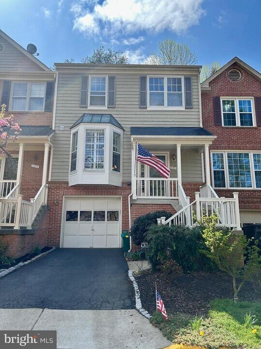 11713 Great Owl Cir in Reston, VA - Building Photo