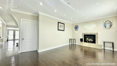 33 Hall Cres in Brampton, ON - Building Photo - Building Photo