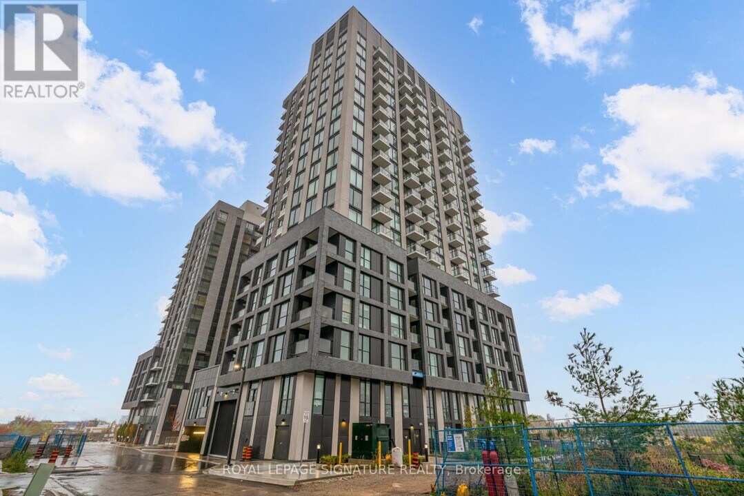 3071 Trafalgar Rd in Oakville, ON - Building Photo