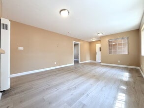 1385 E Vernon Ave in Los Angeles, CA - Building Photo - Building Photo