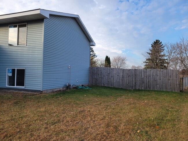 11024 Swallow St NW in Coon Rapids, MN - Building Photo - Building Photo