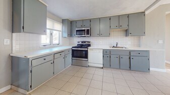 50 Plymouth St, Unit 502 in Everett, MA - Building Photo