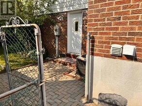14 Blue Spruce Ln in Markham, ON - Building Photo - Building Photo