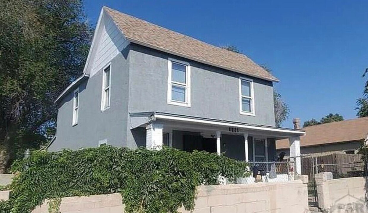 1221 E Abriendo Ave in Pueblo, CO - Building Photo