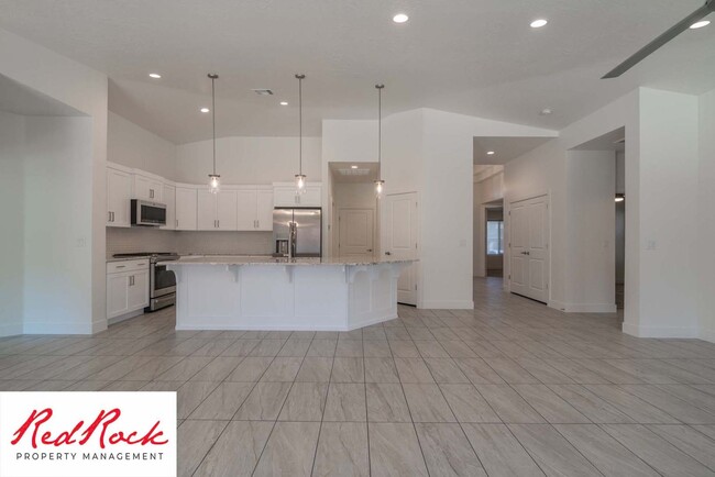 property at 2132 E Sunshine Cir