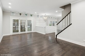 123 W Oak St in Chicago, IL - Building Photo - Building Photo