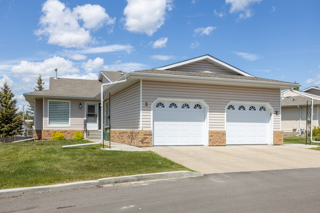 Horizon Village Bower Estates in Red Deer, AB - Building Photo