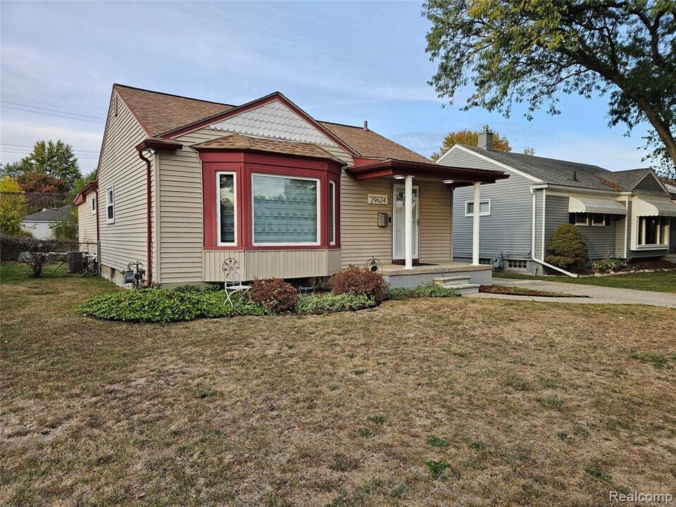 29624 Rosslyn Ave in Garden City, MI - Building Photo