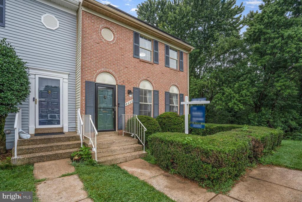 8609 Lamont Ct in Manassas, VA - Building Photo