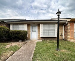 424 Longmeadow Dr in Beaumont, TX - Building Photo