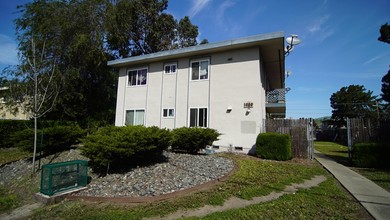 1594 Adams Avenue in Milpitas, CA - Foto de edificio - Building Photo