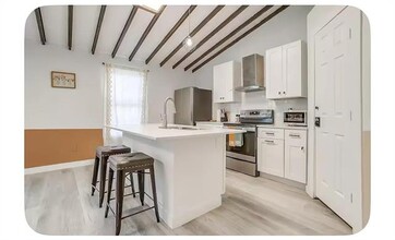 13941 Bee St in Farmers Branch, TX - Building Photo - Building Photo