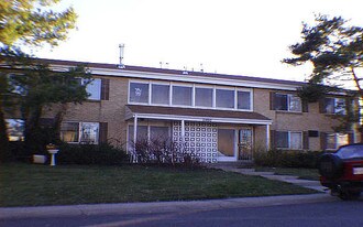 South Majestic in Lakewood, CO - Building Photo