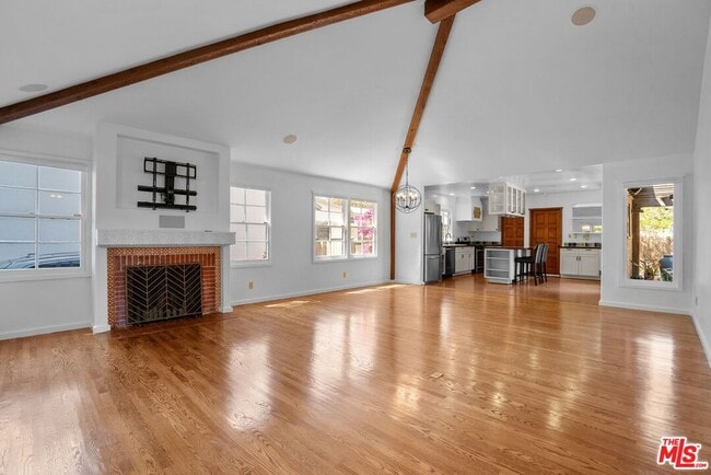 2411 Castle Heights Ave in Los Angeles, CA - Building Photo - Building Photo