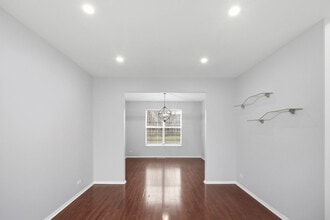 512 Normandy Ln in Port Barrington, IL - Building Photo - Building Photo