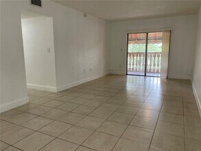 525 W 69th St, Unit XXX in Hialeah, FL - Building Photo - Building Photo