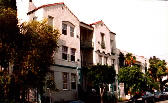 227 Columbia Ave in Los Angeles, CA - Building Photo