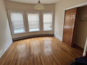 54 William St, Unit 2R in Medford, MA - Foto de edificio - Building Photo