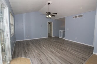 21726 Lindsay Ln in Waynesville, MO - Building Photo - Building Photo