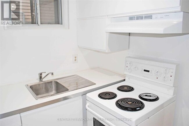 42 St Dunstan Dr in Toronto, ON - Building Photo - Building Photo