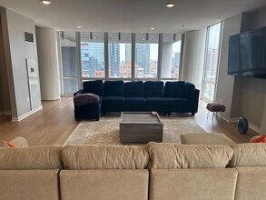737 W Washington Blvd, Unit 1301 in Chicago, IL - Building Photo - Building Photo