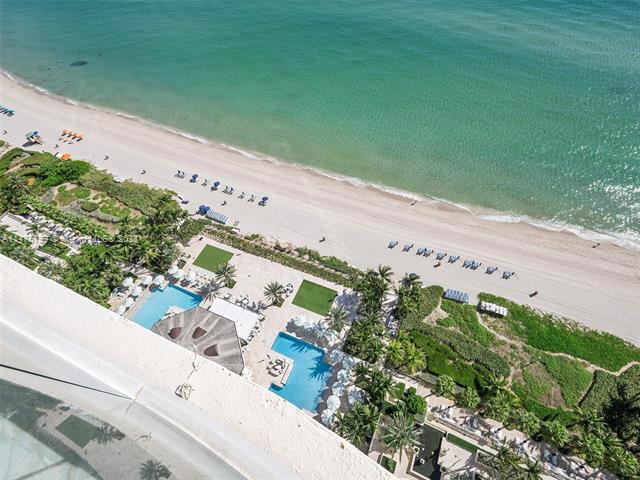 16047 Collins Ave, Unit 3002 in Sunny Isles Beach, FL - Building Photo