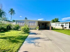 13 Cannes Dr in Naples, FL - Building Photo