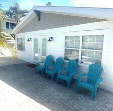 3006 Gulf Dr in Holmes Beach, FL - Building Photo - Building Photo