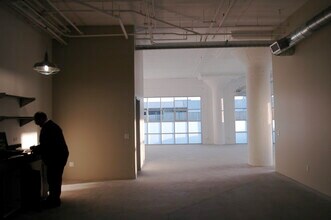 530 Molino St, Unit 107 in Los Angeles, CA - Foto de edificio - Building Photo