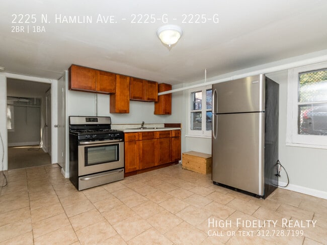 2225 N Hamlin Ave in Chicago, IL - Building Photo - Building Photo