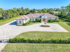 590 Carica Rd in Naples, FL - Foto de edificio - Building Photo