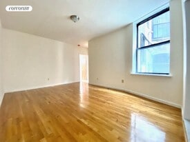 585 Isham St in New York, NY - Building Photo