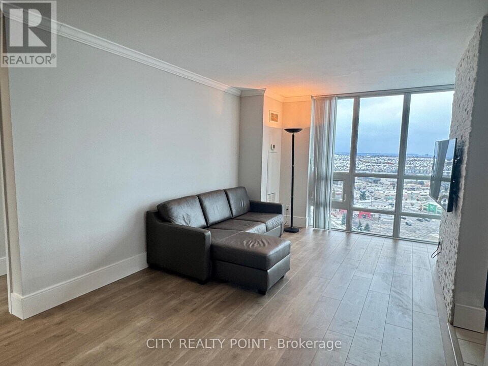 4900 Glen Erin Dr in Mississauga, ON - Building Photo