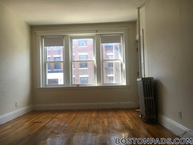 119 Sutherland Rd, Unit D in Boston, MA - Building Photo - Building Photo