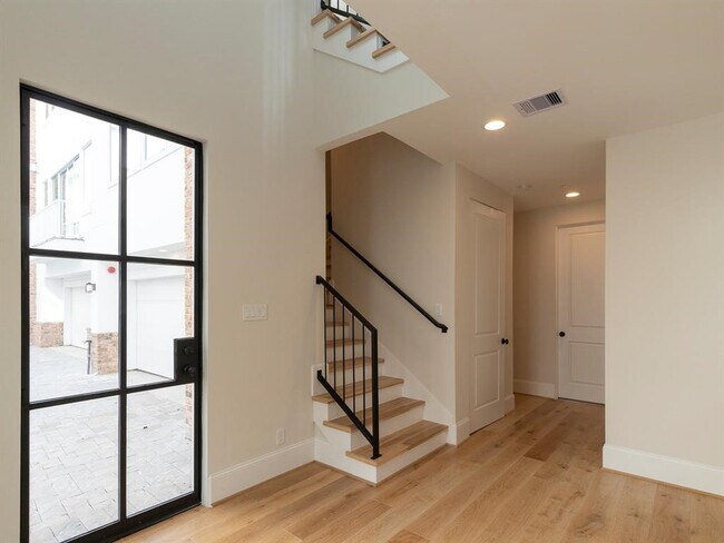 3821 N Braeswood Blvd in Houston, TX - Building Photo - Building Photo