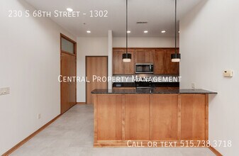 230 S 68th St in West Des Moines, IA - Building Photo - Building Photo