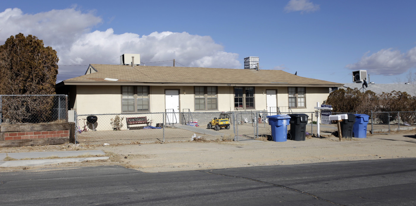 271 Juniper St in Barstow, CA - Building Photo