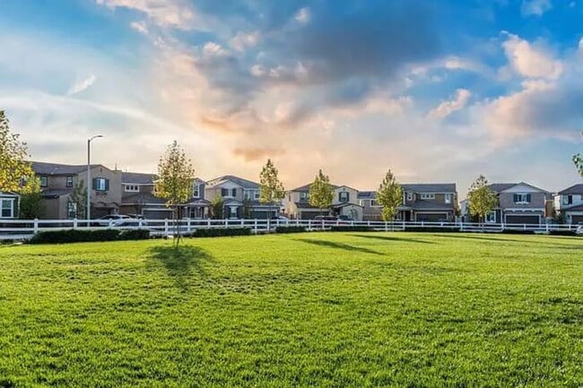 1676 Gold Medal Ln in Redlands, CA - Building Photo - Building Photo