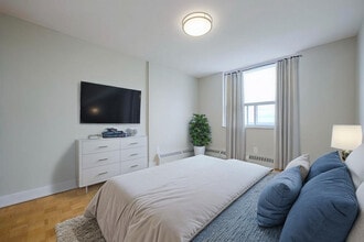 Queen Margaret II in Kitchener, ON - Building Photo - Building Photo